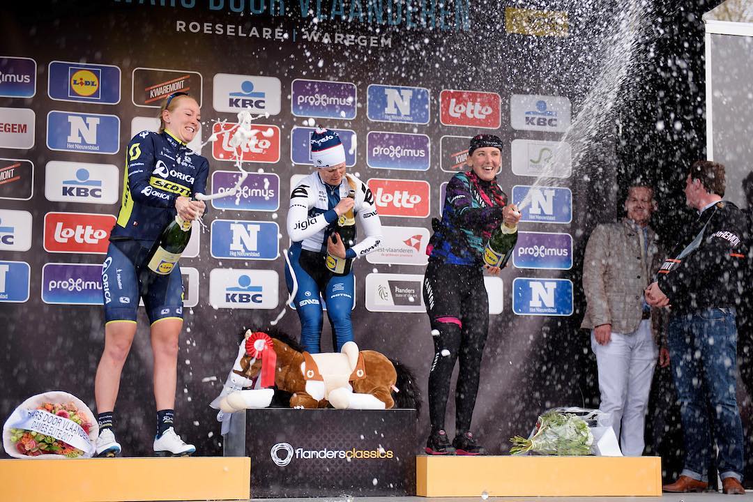 лиза бреннауэр на подиуме, шампусик