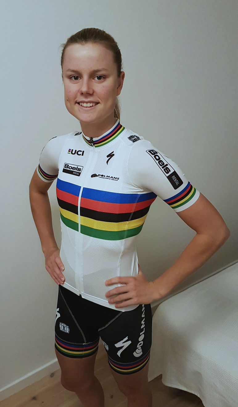 amalie-dideriksen-world-champion-rainbow-kit