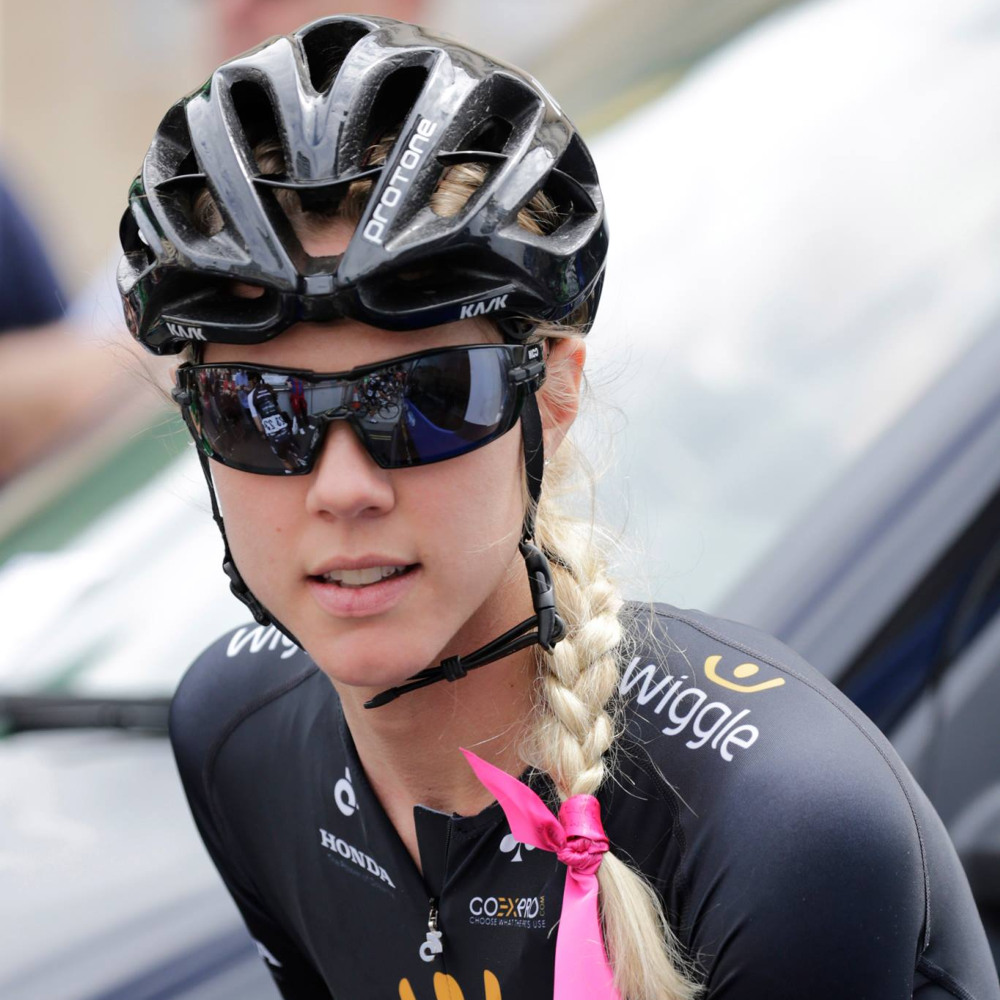 очки и эмилия