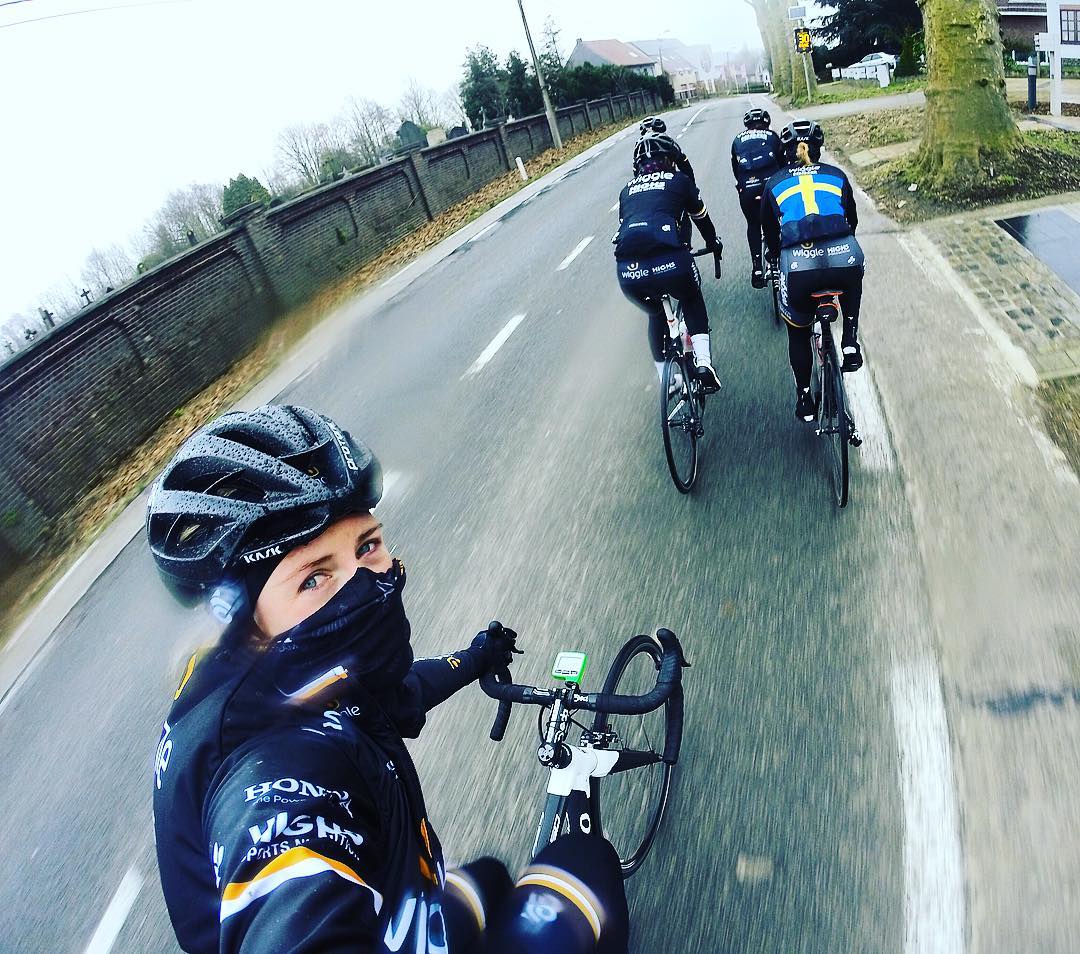 нетти закуталась